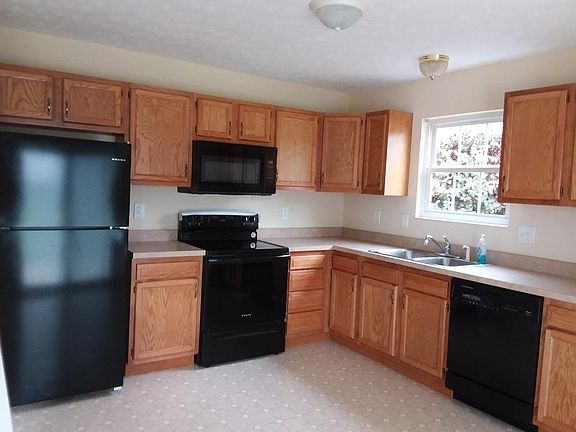 4th image of 389 Timber Hill Dr