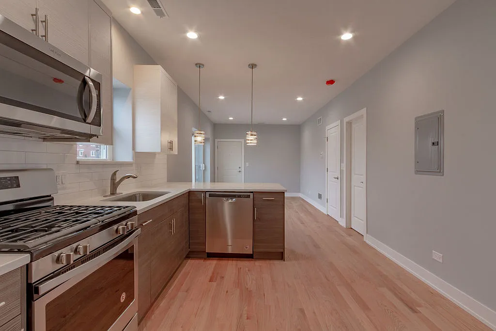 2 bed, $2,450 — Photo 3