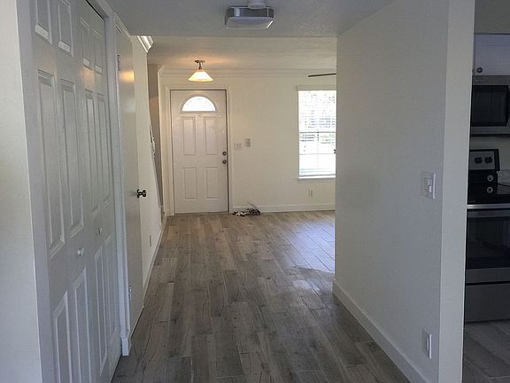 4th image of 219 Old English Dr
