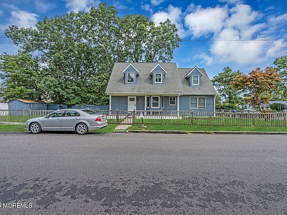 2nd image of 2608 2nd Avenue