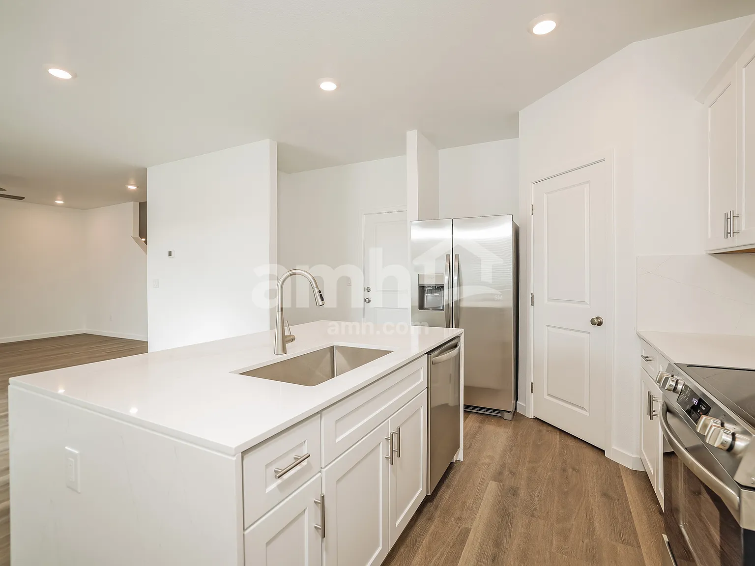3 bed, 2.5 bath, 2069 sqft, $3,035 — Photo 4