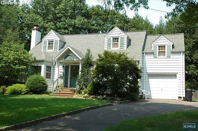 2nd image of 615 Doris Pl