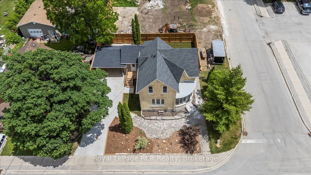 503 10th Ave, Hanover, ON - View 2