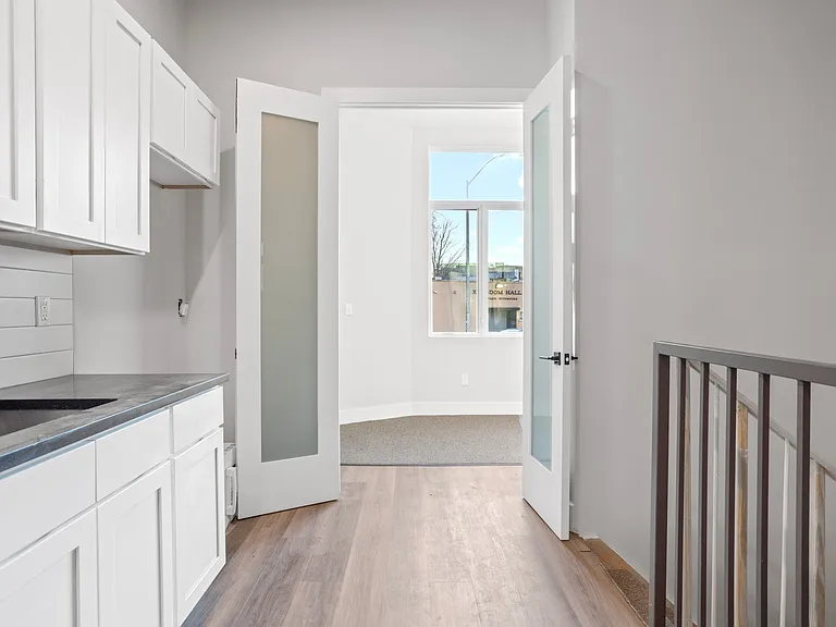 61 Delmonico Pl #1B — Photo 6
