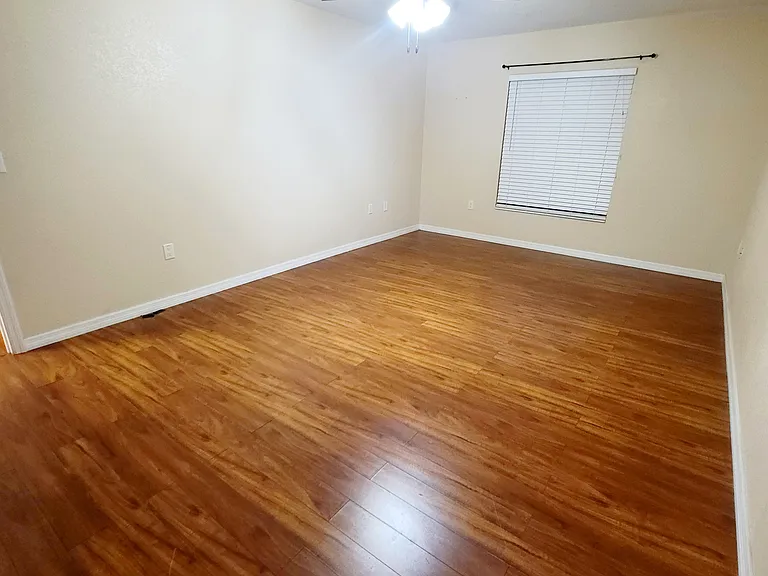 12115 Rockford St — Photo 11