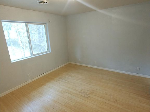5th image of 16055 23rd Ave