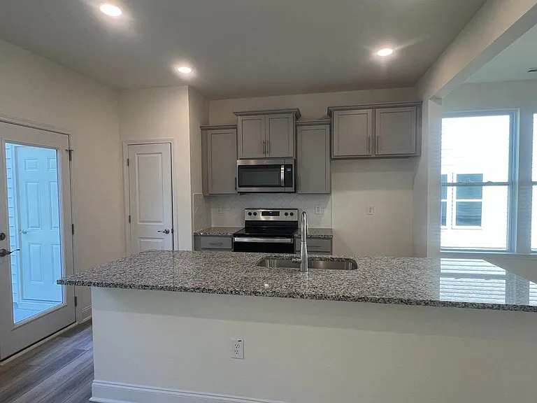 114 Wildflower Cir — Photo 4