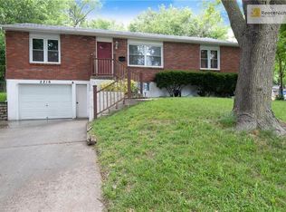 2216 S Cedar Ave, Independence, MO 64052