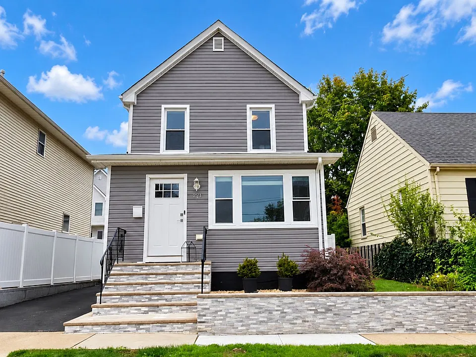 271 Castle Ter
