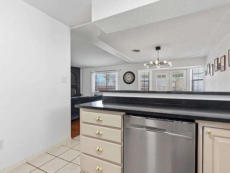 604 Venus Ave — Photo 12