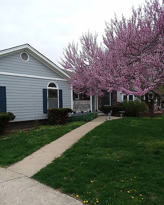 1st image of 324 SE Brownfield Dr
