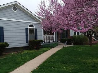 324 SE Brownfield Dr, Lees Summit, MO 64063