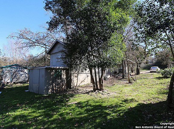 5th image of 991 Glenn Dr