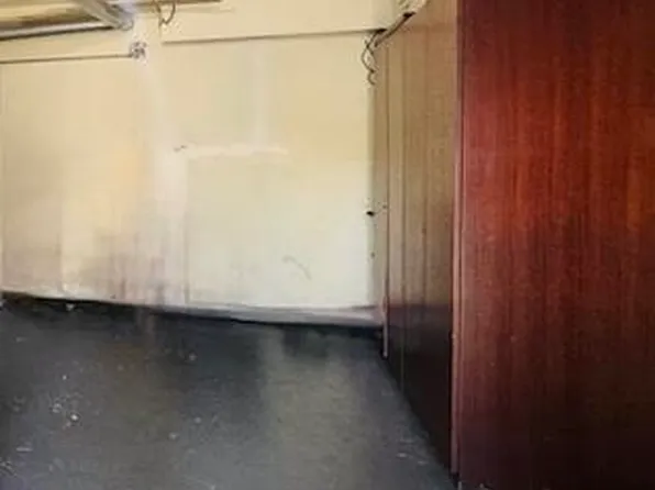 16 Briarwood Road image 10 of 12