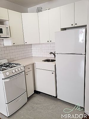 3rd image of 119 E 83rd St APT 3d