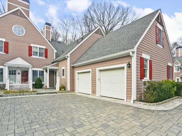 26 Wyndham Close, White Plains, NY 10605
