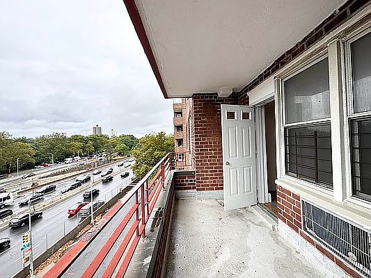 3rd image of 86-25 Van Wyck Expressway E Service Rd #606