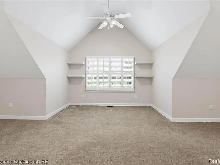 1688 Northlawn Blvd — Photo 28
