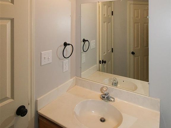 3rd image of 129 Forest Oaks Dr