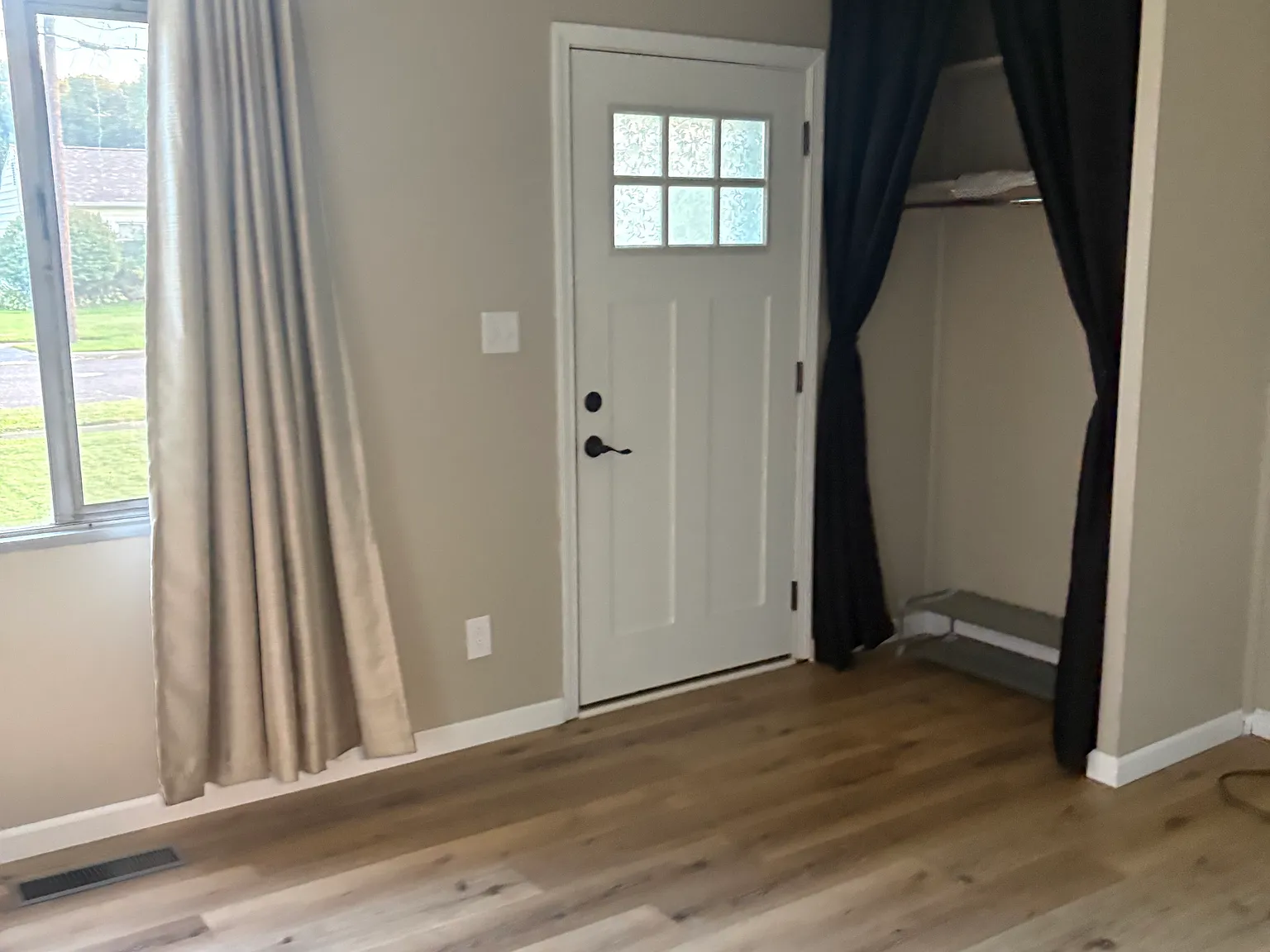 3 bed, 875 sqft, $1,200 — Photo 4