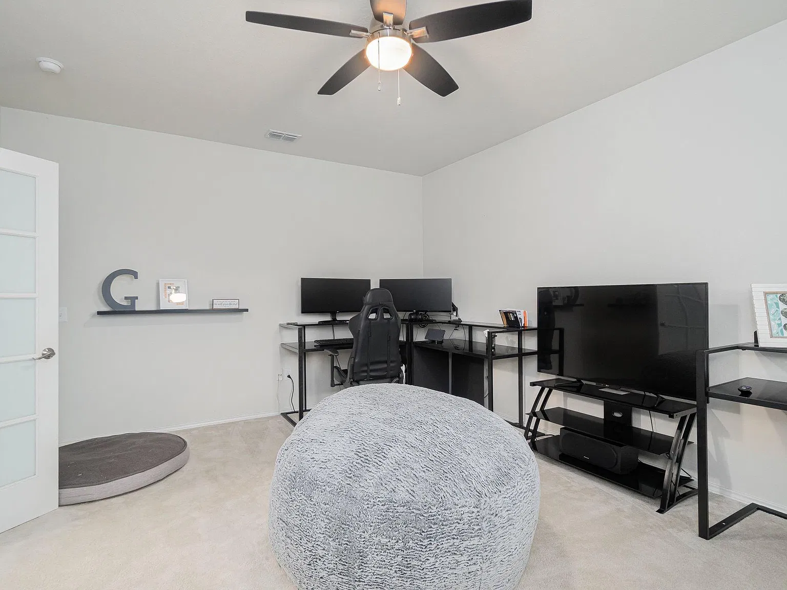 3 bed, 1960 sqft, $2,300 — Photo 4