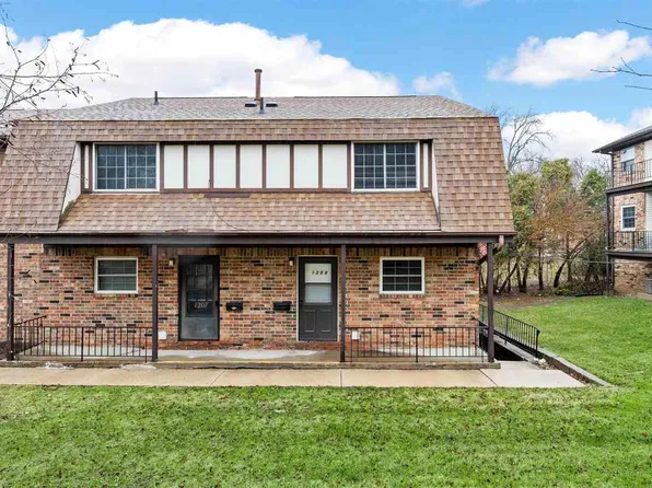 1208 21st Avenue Pl, Coralville, IA 52241