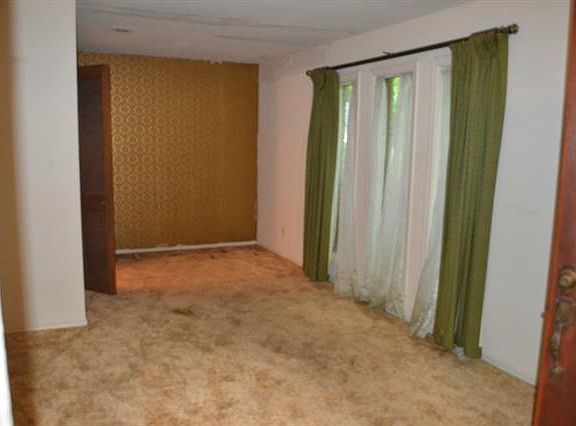 3rd image of 636 Cove Hollow Dr