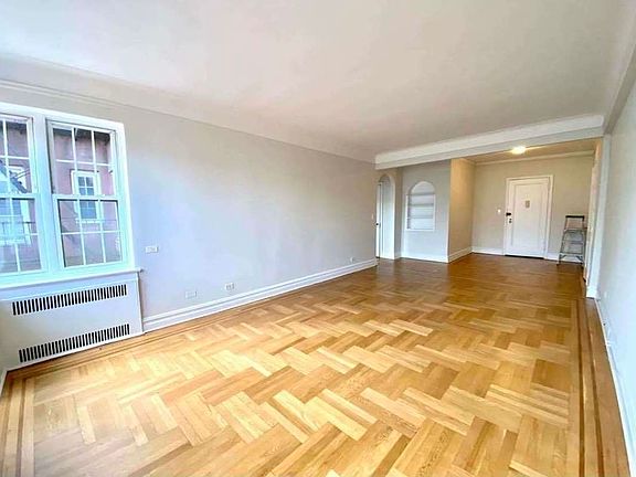 3rd image of 225 Sterling Pl APT 1R