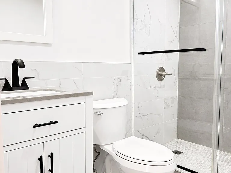 20-01 Steinway St #3 — Photo 7