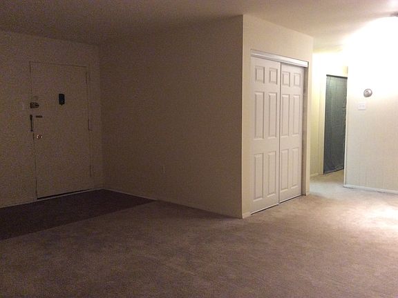 4th image of 215 Victor Pkwy #215G