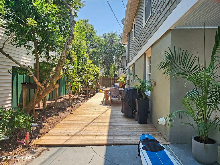 21 W Henderson St — Photo 41