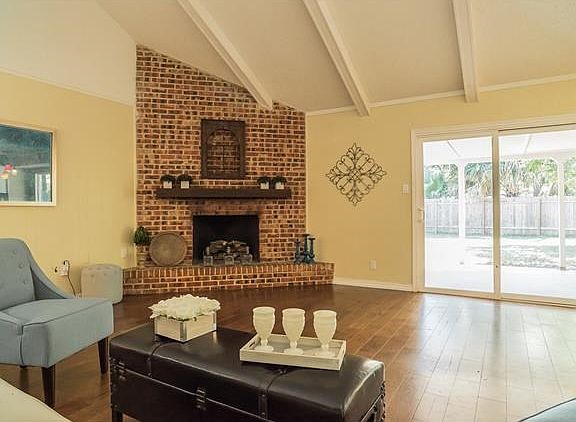 3rd image of 2101 Southern Oaks Dr