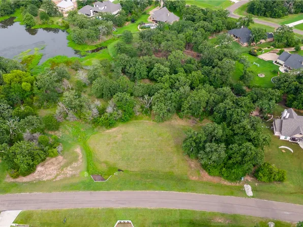 6922 McCrae Ln, Bryan, TX 77808