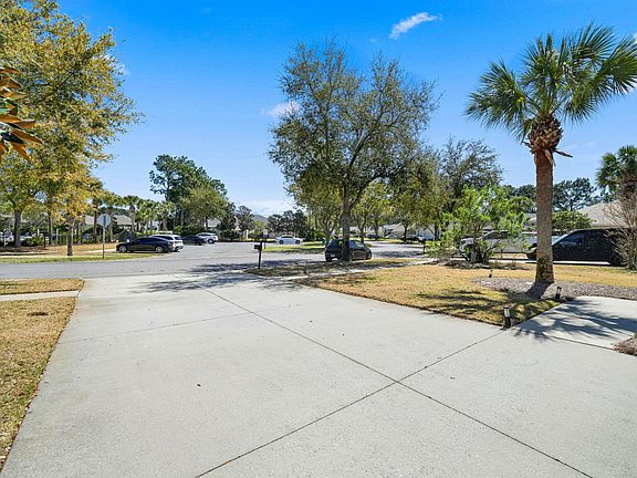 4th image of 225 Windsor Way