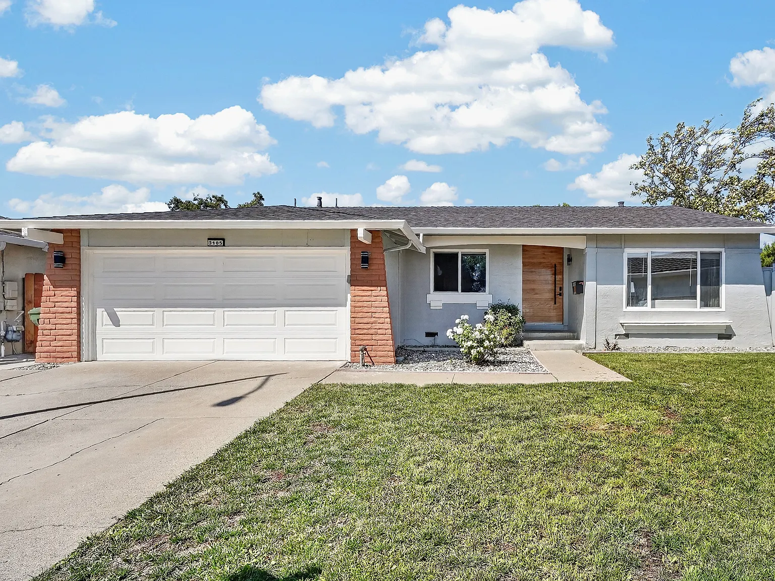 3 bed, 1688 sqft, $4,650 — Photo 1