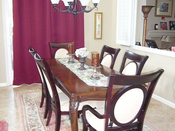 Dining area open to LR