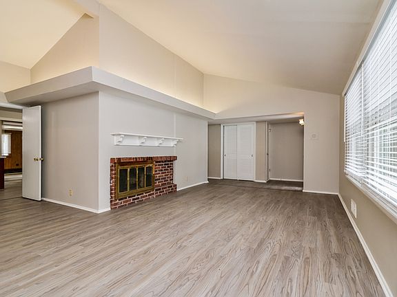 4th image of 1303 S Persimmon Ave