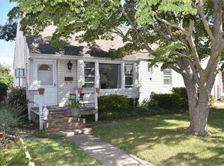 198 Albertson Pl, Mineola, NY 11501