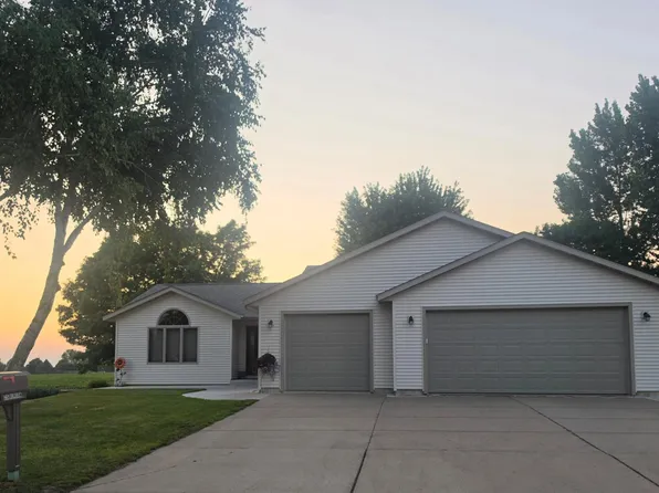 25 Benson Dr S, Lewiston, MN 55952