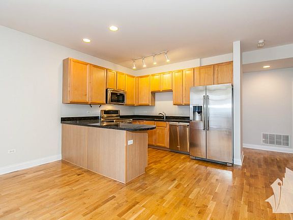 2nd image of 2330 W Saint Paul Ave #2