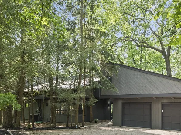 716 Woodland Rd, Bradfordwoods, PA 15015