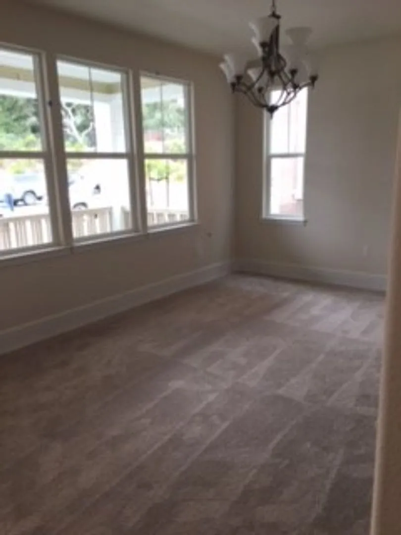 Great 4 Bedroom Home 2.5 bathroom house in East Garrison — Photo 4