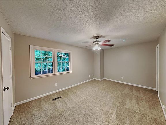 5th image of 323 E Montcastle Dr Unit D