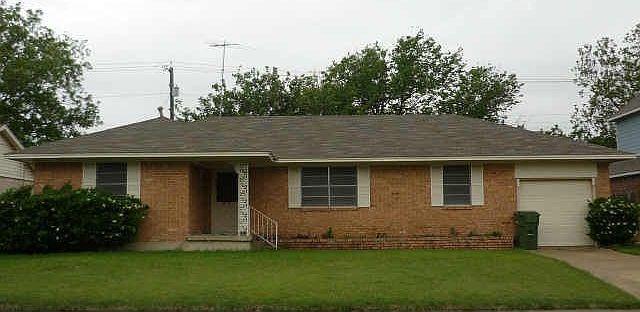 1st image of 1913 Dartmoor Ln