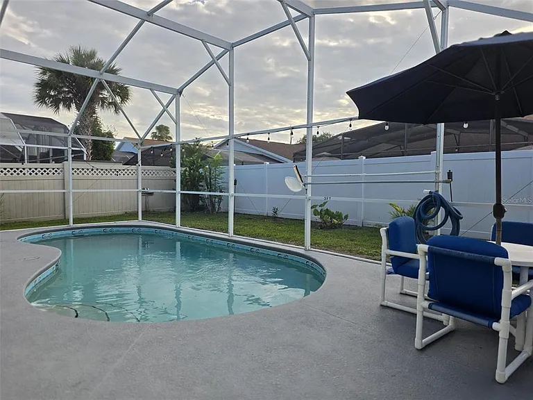 135 S Roma Way — Photo 3