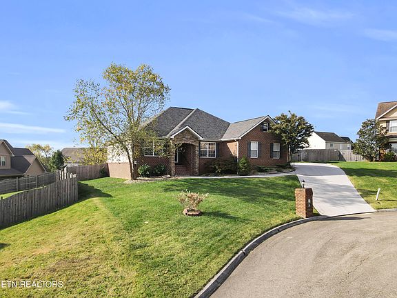 2nd image of 2105 Briarhill Ln