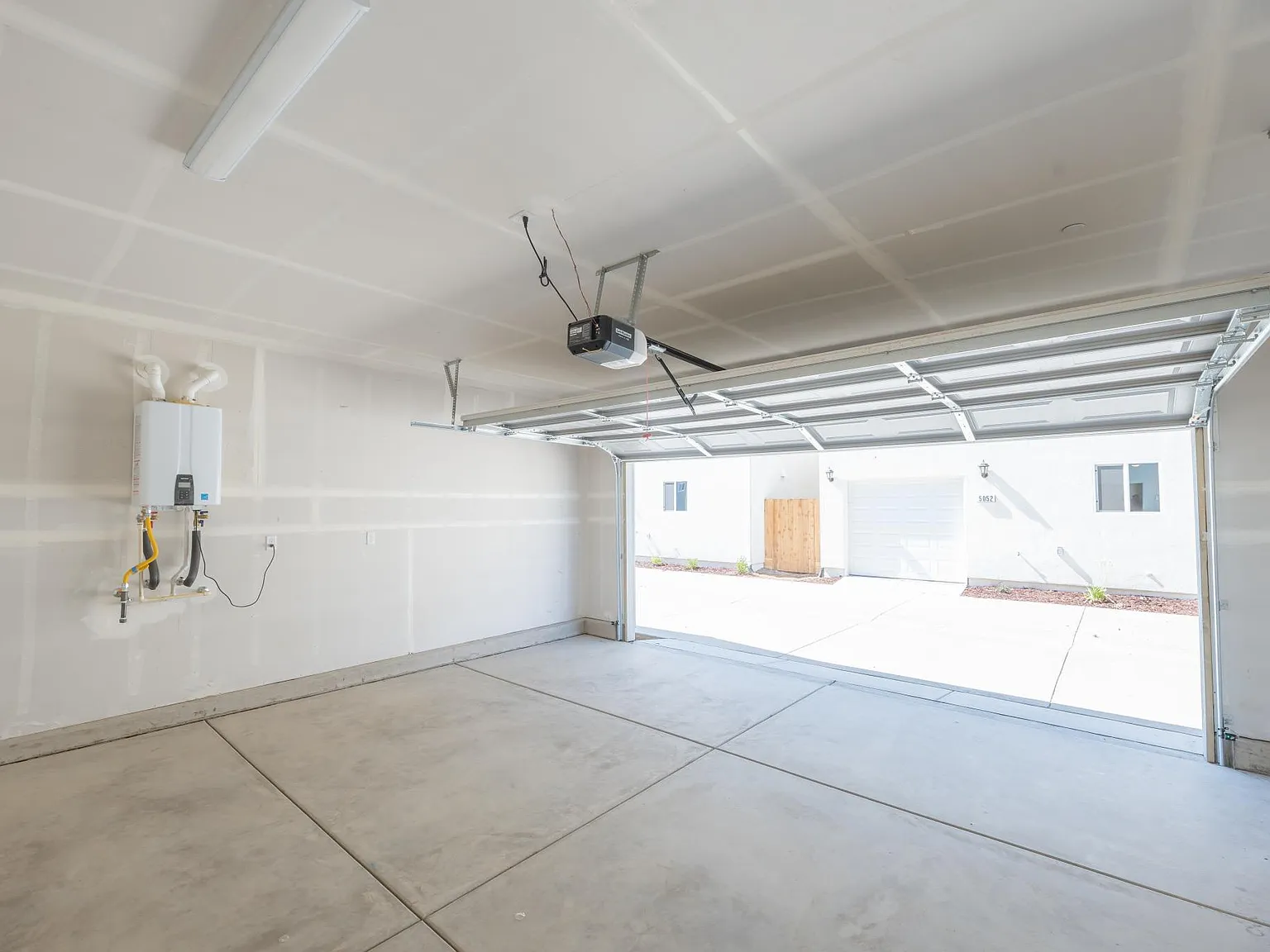 4 bed, 1691 sqft, $2,450 — Photo 4