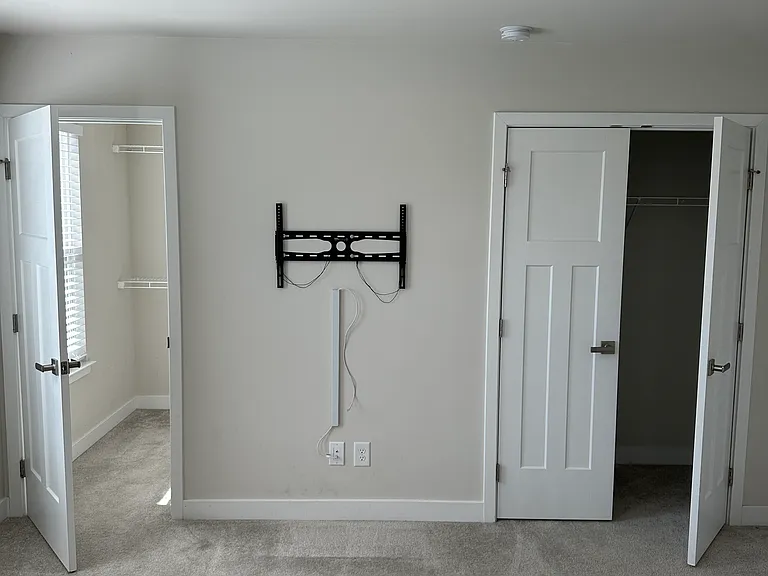 221 Pryor Dr — Photo 13