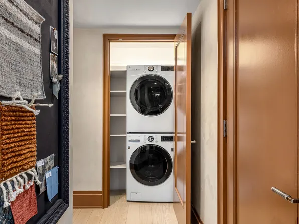 25 Park Row image 20 of 22