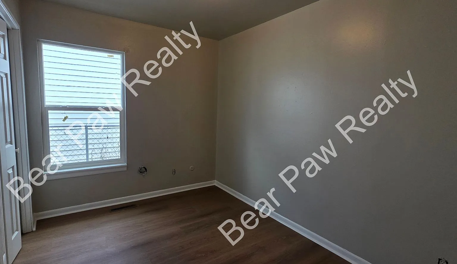 523 W 6th St — Photo 4